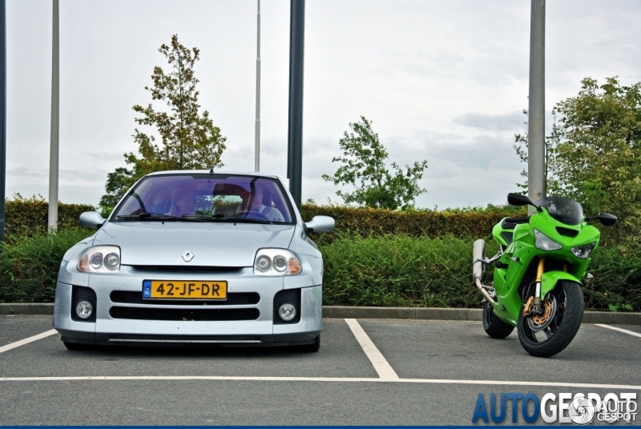 Renault Clio V6