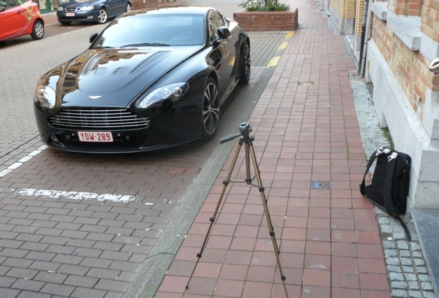 Aston Martin V12 Vantage Carbon Black Edition