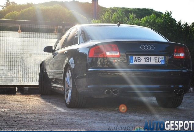 Audi S8 D3