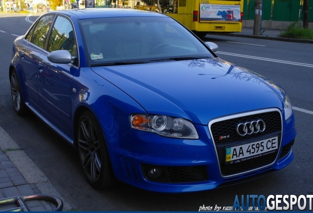 Audi RS4 Sedan