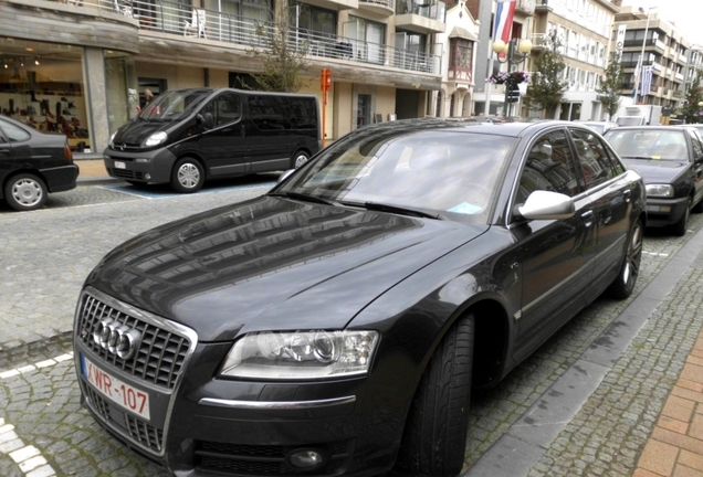 Audi S8 D3