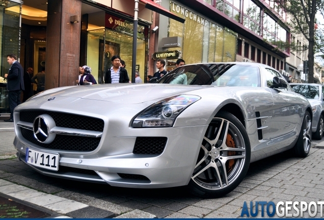 Mercedes-Benz SLS AMG