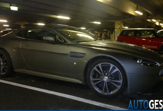 Aston Martin V12 Vantage