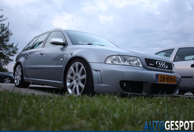 Audi RS4 Avant B5