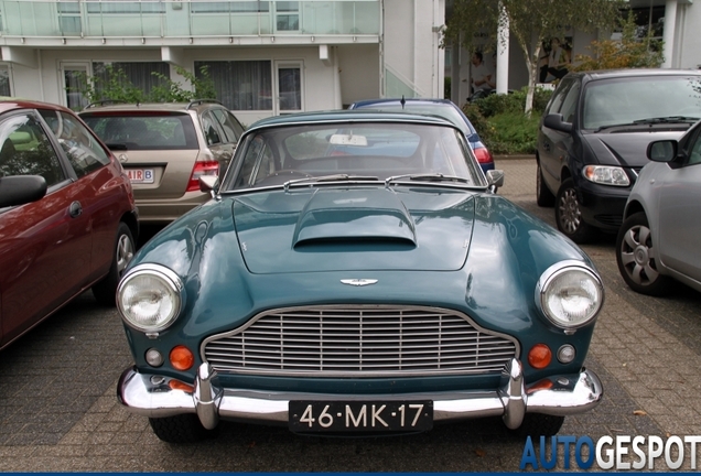 Aston Martin DB4