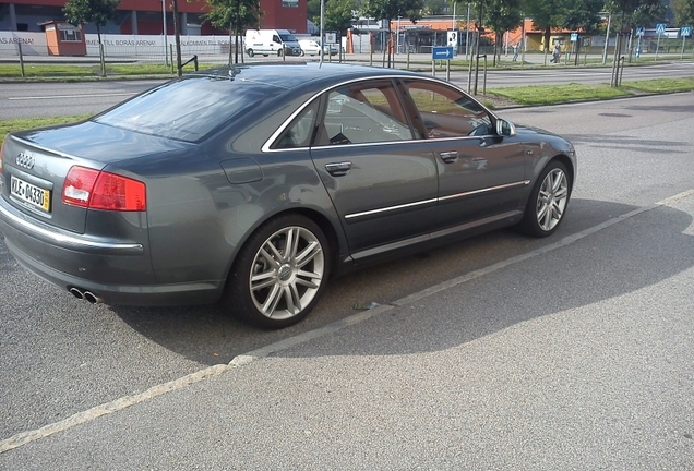 Audi S8 D3