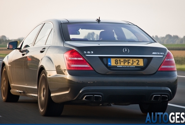 Mercedes-Benz S 63 AMG W221 2011