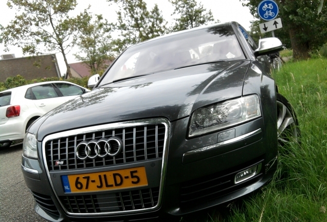 Audi S8 D3