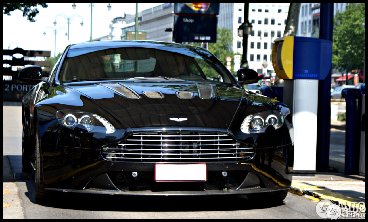 Aston Martin V12 Vantage Carbon Black Edition