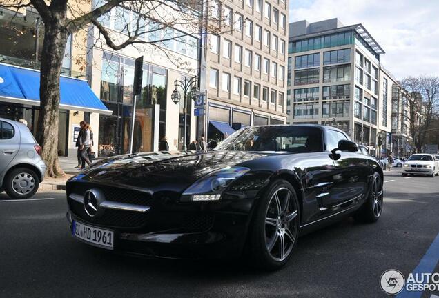 Mercedes-Benz SLS AMG