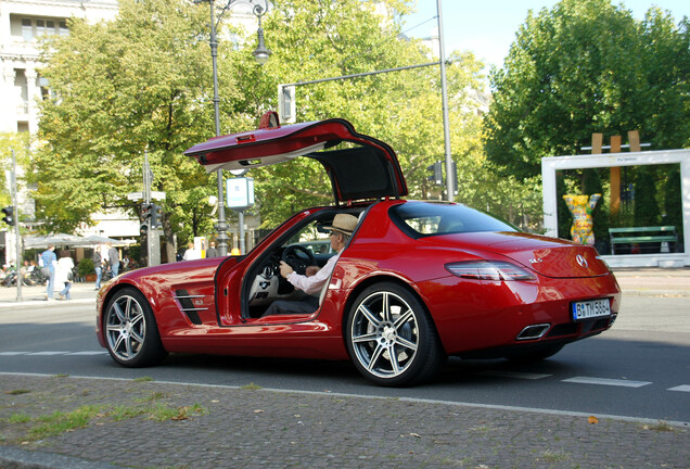 Mercedes-Benz SLS AMG