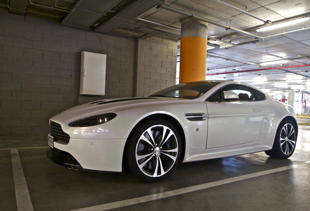 Aston Martin V12 Vantage