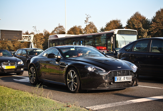 Aston Martin V12 Vantage