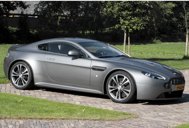 Aston Martin V12 Vantage