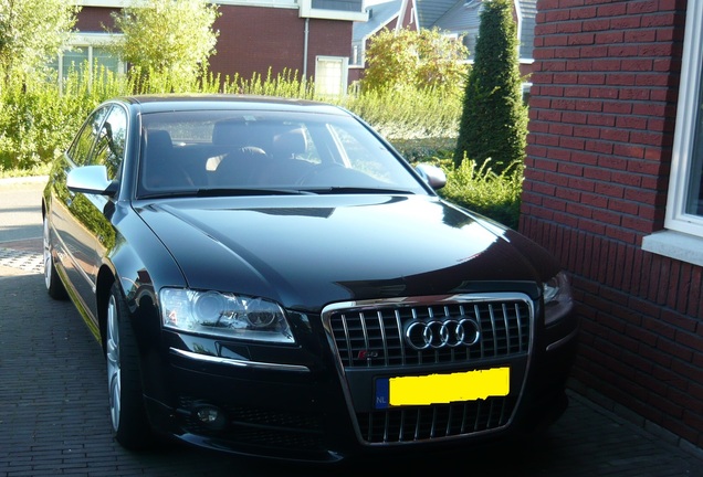 Audi S8 D3