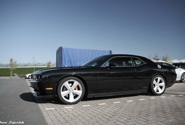 Dodge Challenger SRT-8