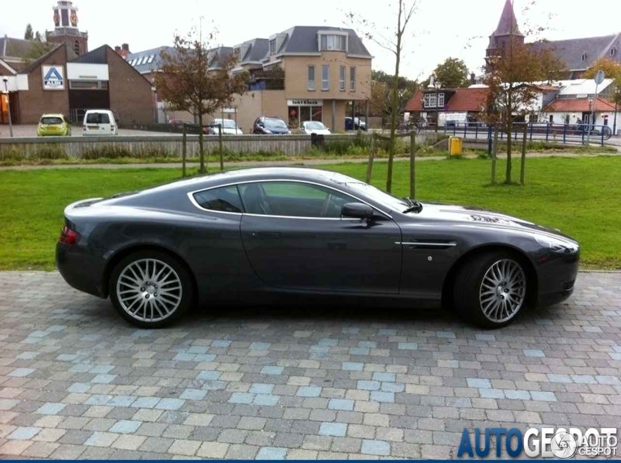 Aston Martin DB9