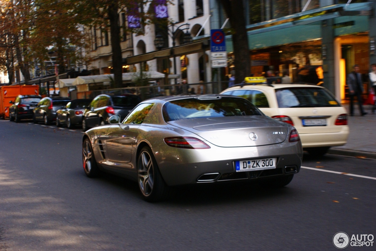 Mercedes-Benz SLS AMG