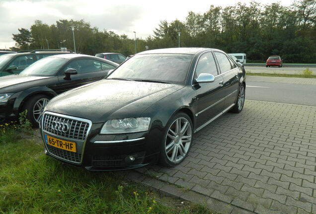 Audi S8 D3