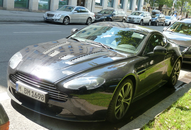 Aston Martin V12 Vantage