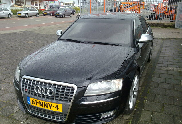 Audi S8 D3