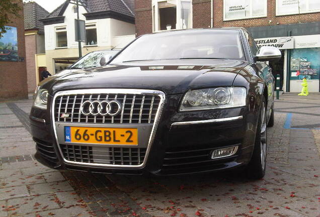 Audi S8 D3