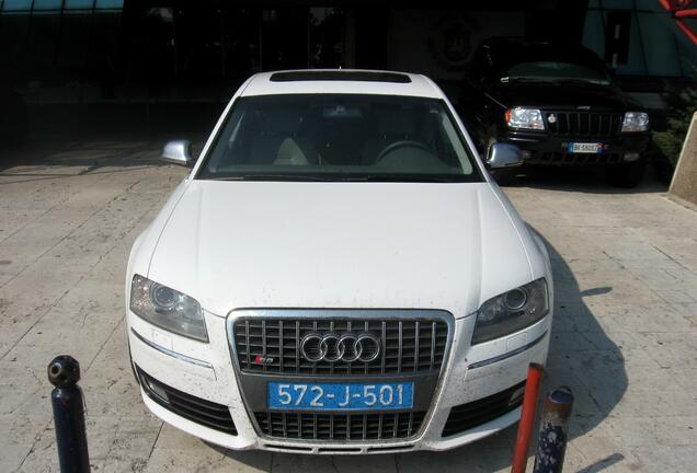 Audi S8 D3