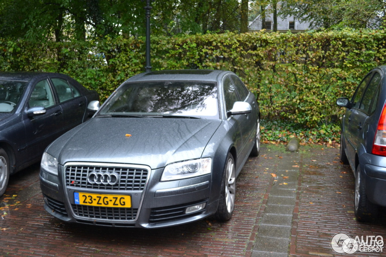 Audi S8 D3