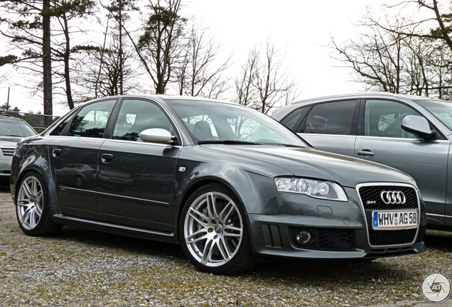 Audi RS4 Sedan