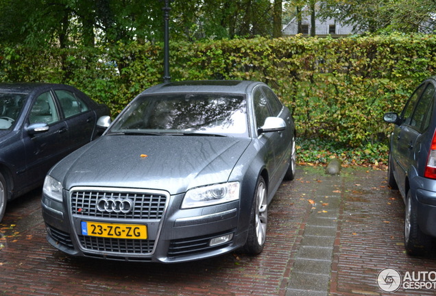 Audi S8 D3