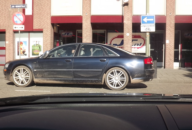 Audi S8 D3