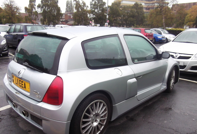 Renault Clio V6