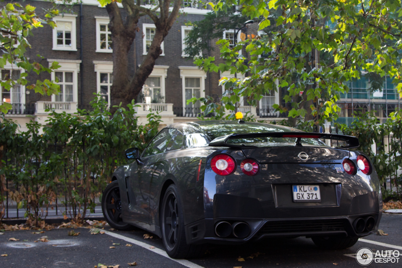 Nissan GT-R 2011