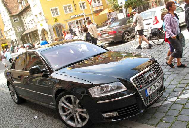 Audi S8 D3