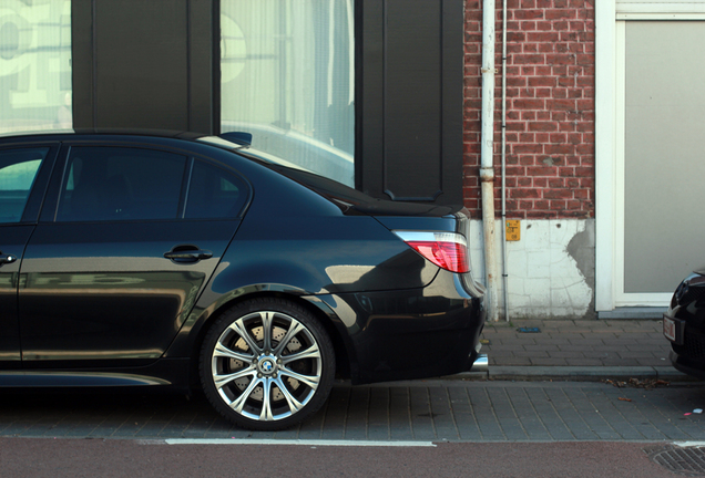 BMW M5 E60 2005