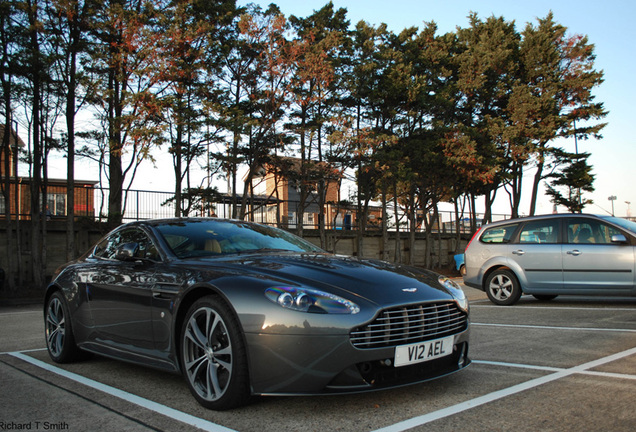 Aston Martin V12 Vantage