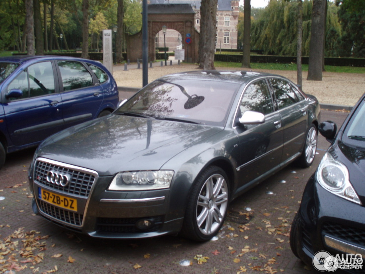 Audi S8 D3