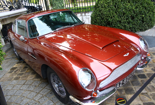 Aston Martin DB6 MKI