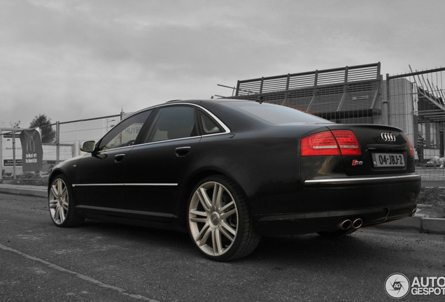 Audi S8 D3