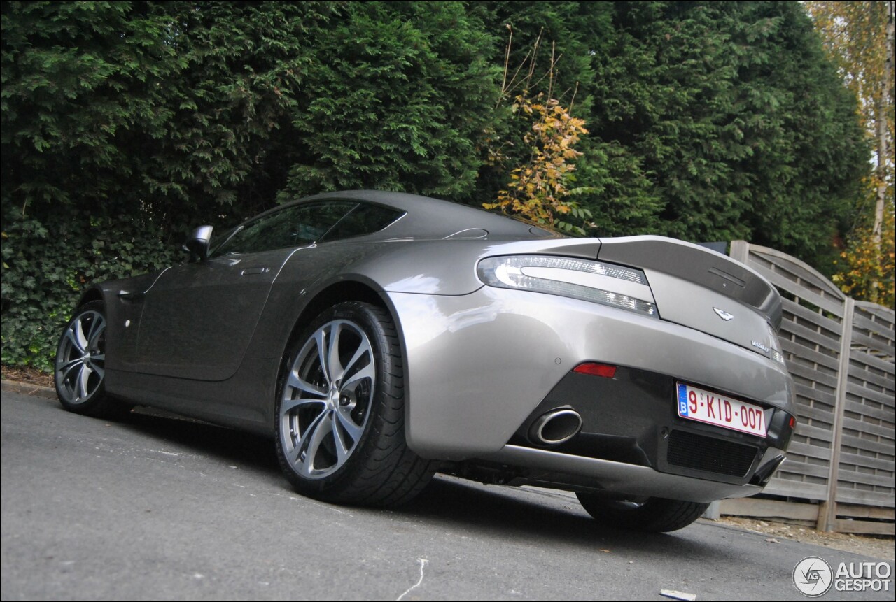 Aston Martin V12 Vantage