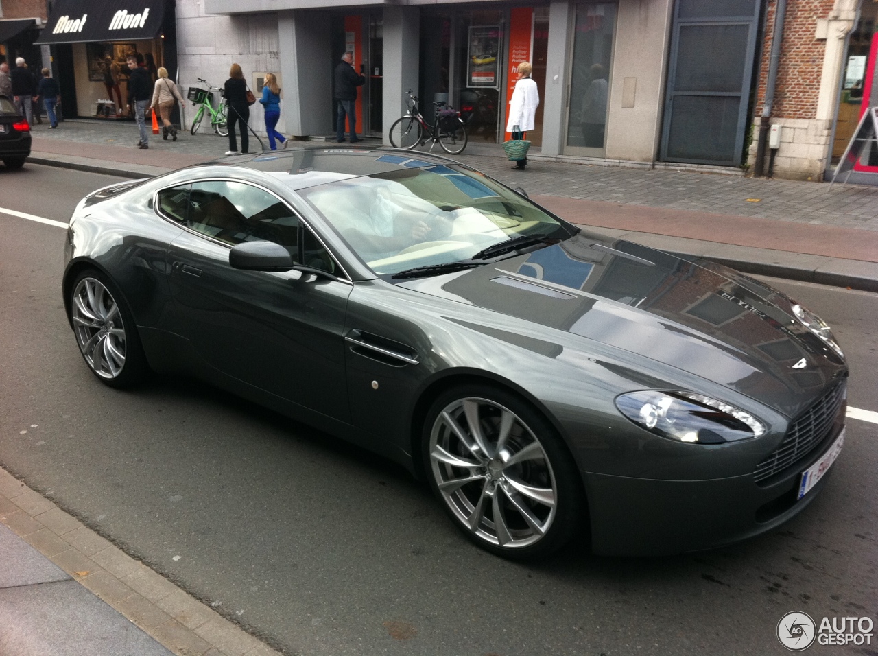 Aston Martin V8 Vantage