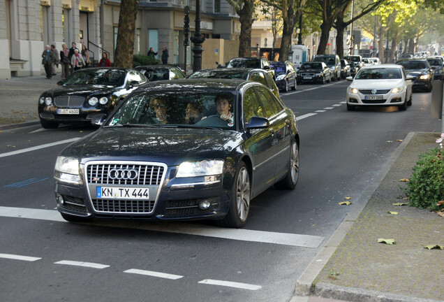 Audi S8 D3