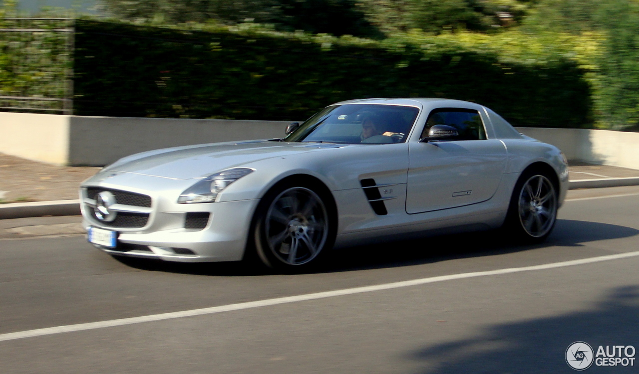 Mercedes-Benz SLS AMG