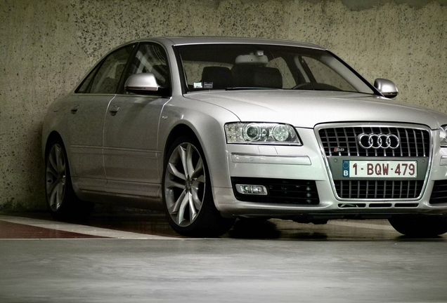 Audi S8 D3