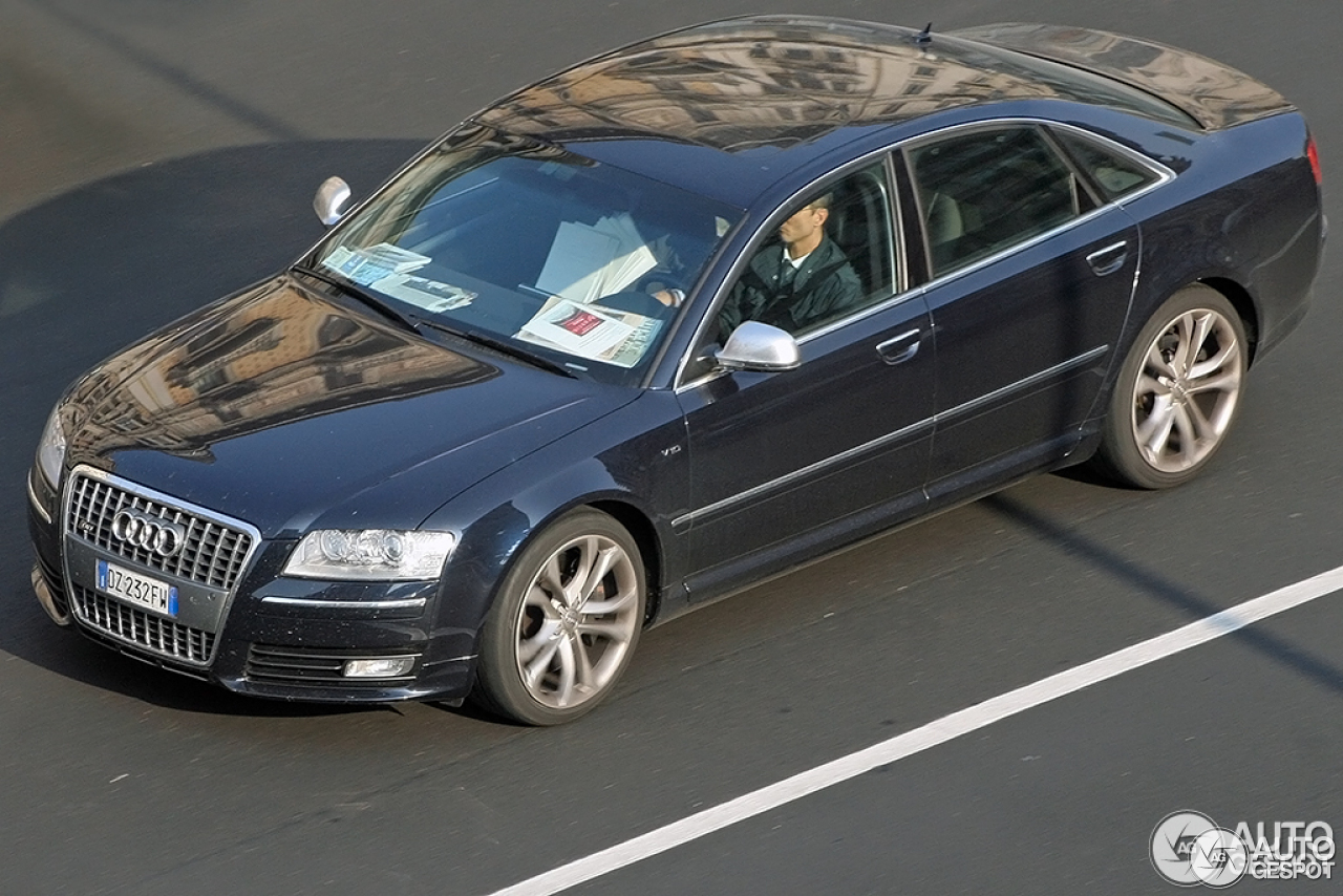 Audi S8 D3