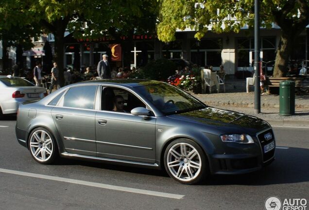 Audi RS4 Sedan