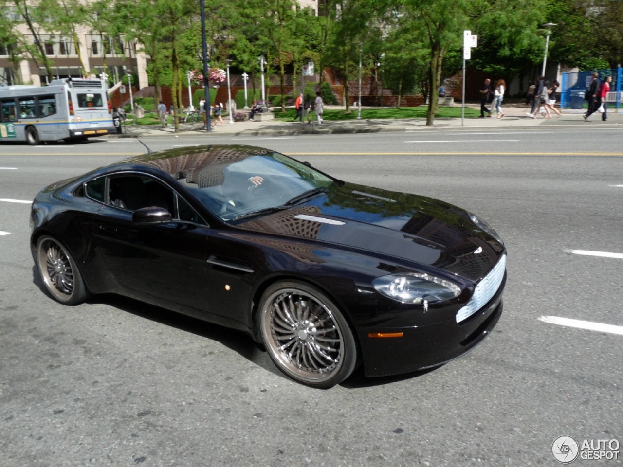 Aston Martin V8 Vantage