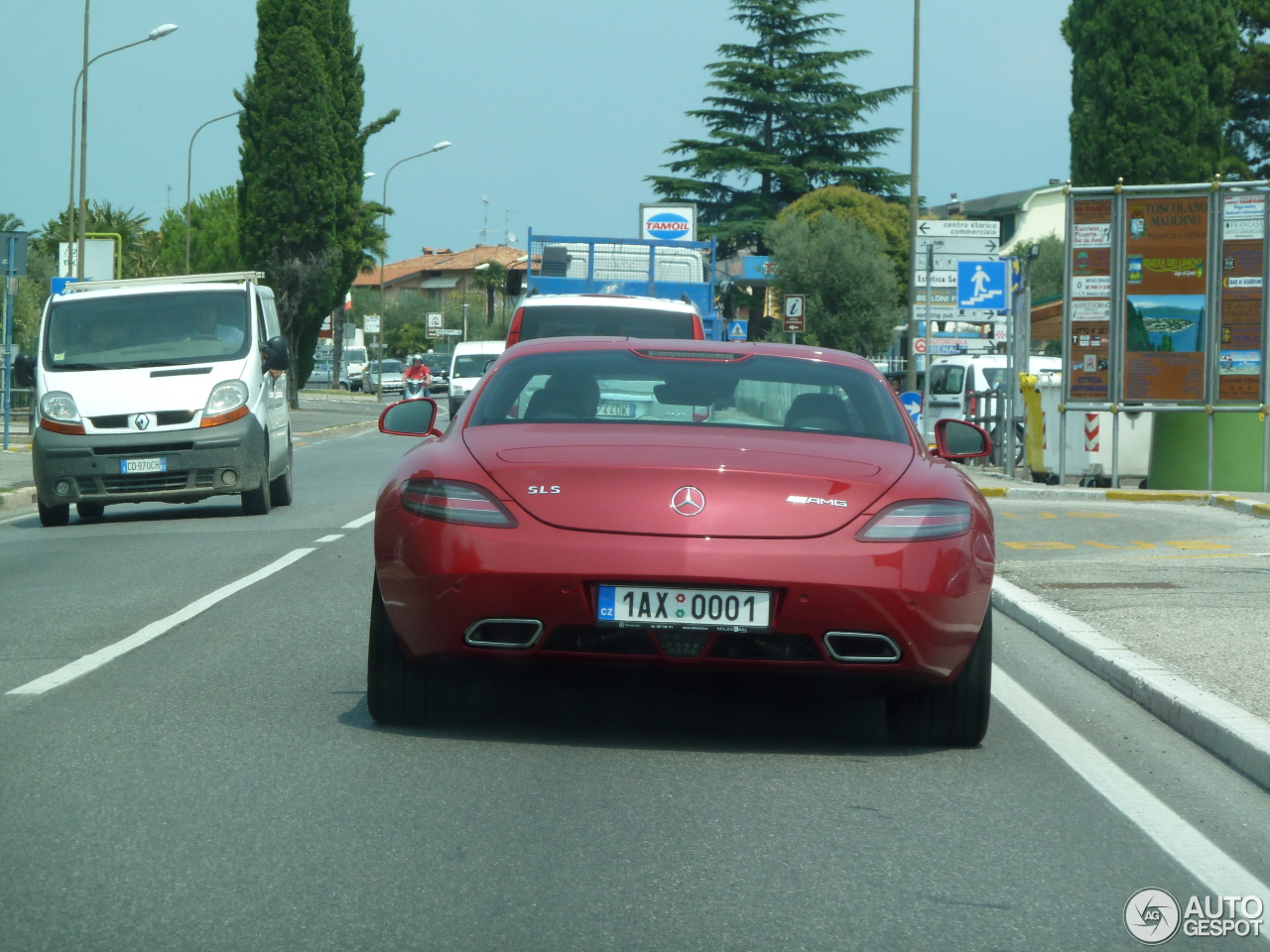 Mercedes-Benz SLS AMG