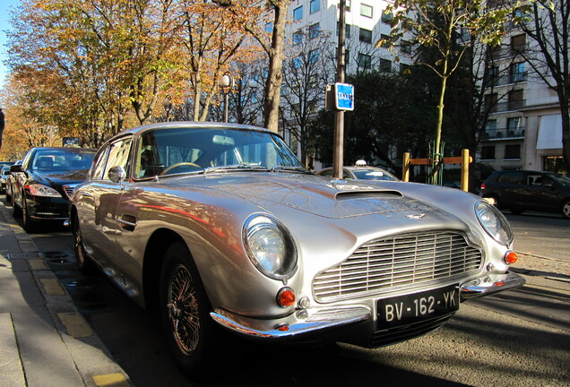 Aston Martin DB6 MKI