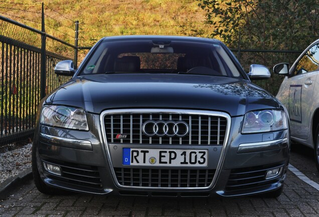 Audi S8 D3